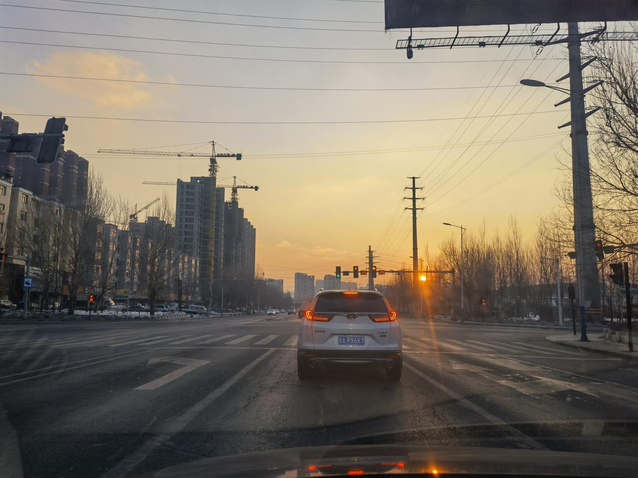 宝马3系 后天汽博会去订车。325li运动贷款多少落地合适，不算利息利率多少合理