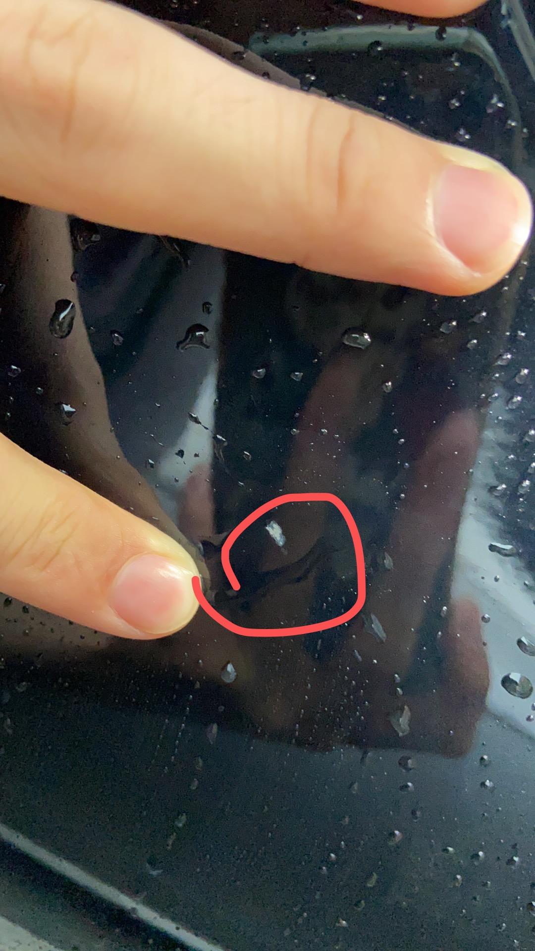 宝马3系 提车两个月，已经第二次被人在停车场开门磕到了，停的再中间也没有用，总有人会开门杀，心疼，底漆都磕掉了，只能自认