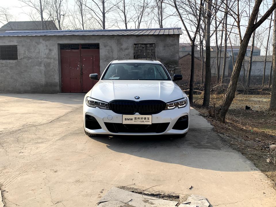 宝马3系 兄弟们你们低速时车门有轻微异响没有