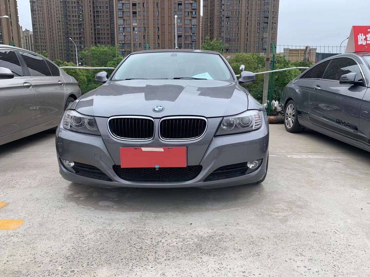 去年刚毕业，想问一下车友们，11年12月份上牌宝马3系318i进口的，2.0大自吸。 13万公里。无事故，4万9左右可以
