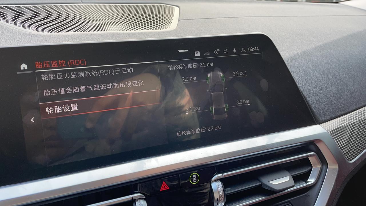 宝马3系 刚提的三系这个胎压正常吗？销售说胎压越高越不容易爆胎