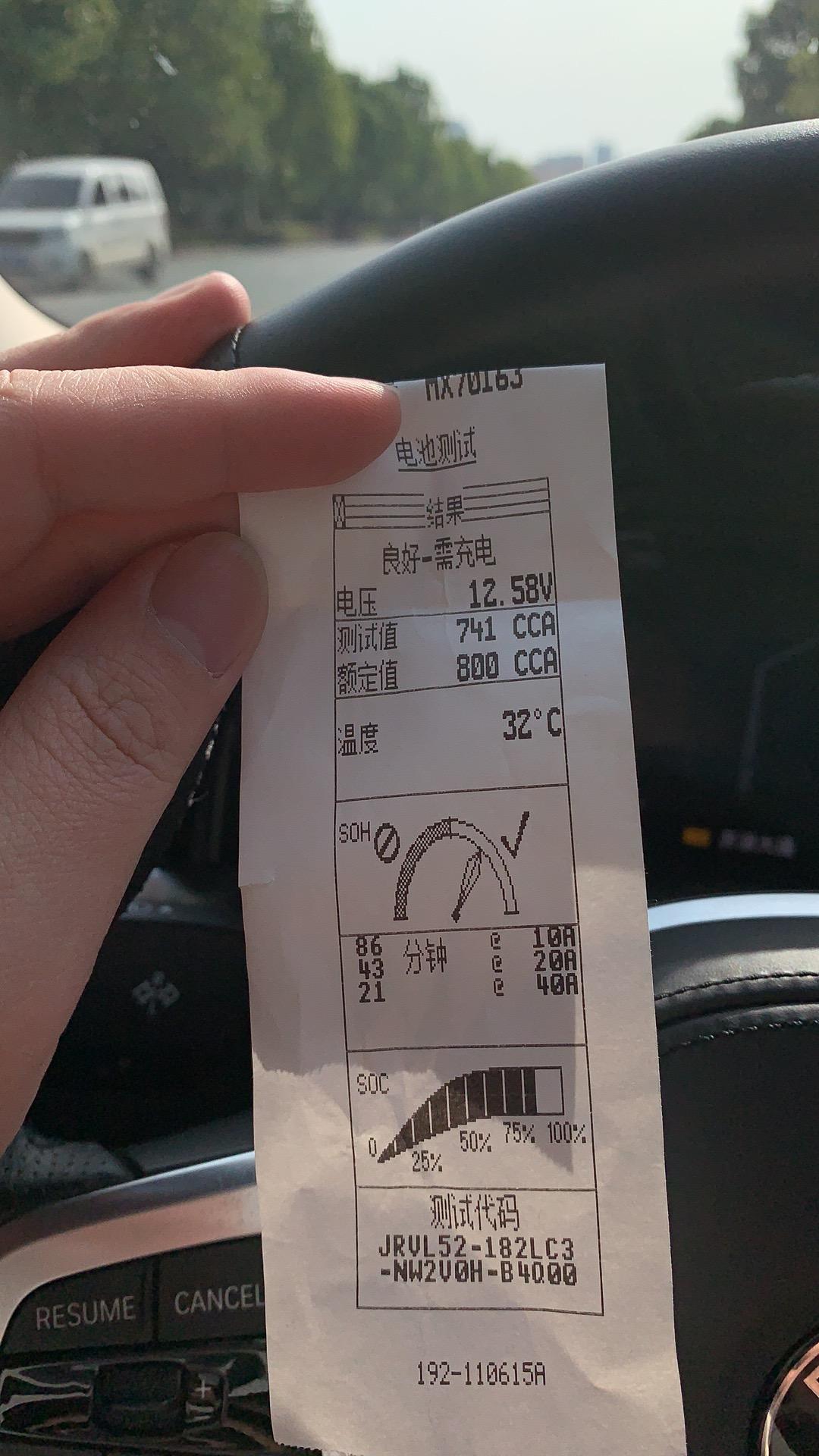 宝马3系 2020款325li。 两万公里提醒更换的刹车片， 用了一年多的时间 有一次放了20多天以后全车没有电，叫救援