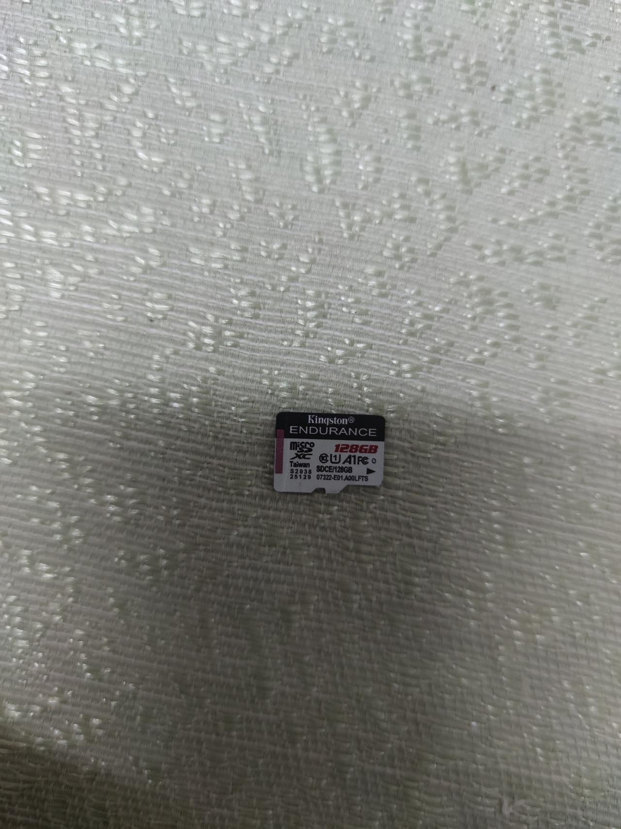 日产天籁 行车记录仪内存卡的问题早上发现行车记录仪内存卡识别不出来了，弹出来又装了好几次，还是识别不出来128G储存剩余