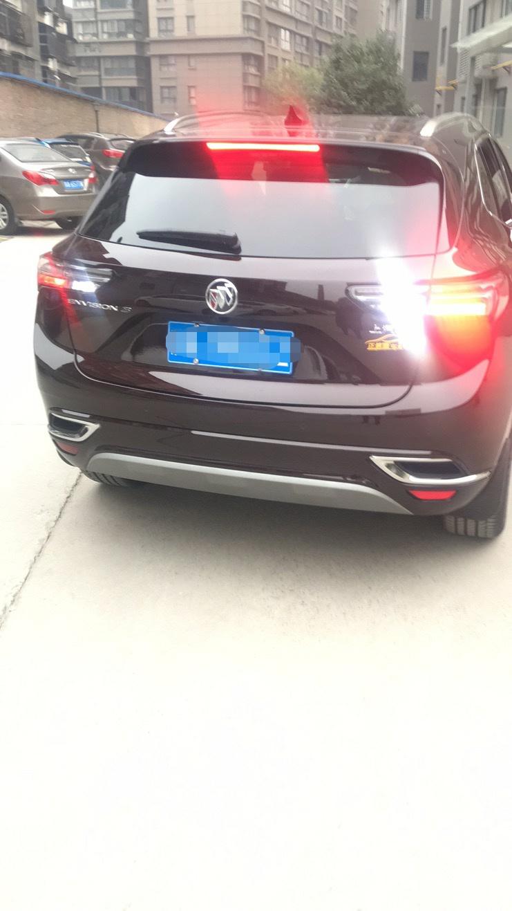 别克昂科威 麻烦问一下车友们，十月底新提的艾维亚版，后尾标识没有652T  AWD，厂家说是取消了，是真的吗？