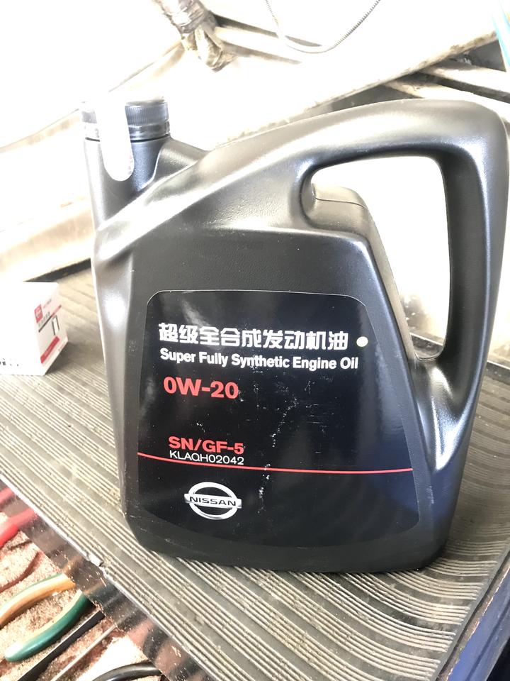 14代轩逸刚做完首二保，换的图1的0w-20全合成机油，下次保养就只给的矿物机油，我不用这个油，加钱换全合成的这个0w2