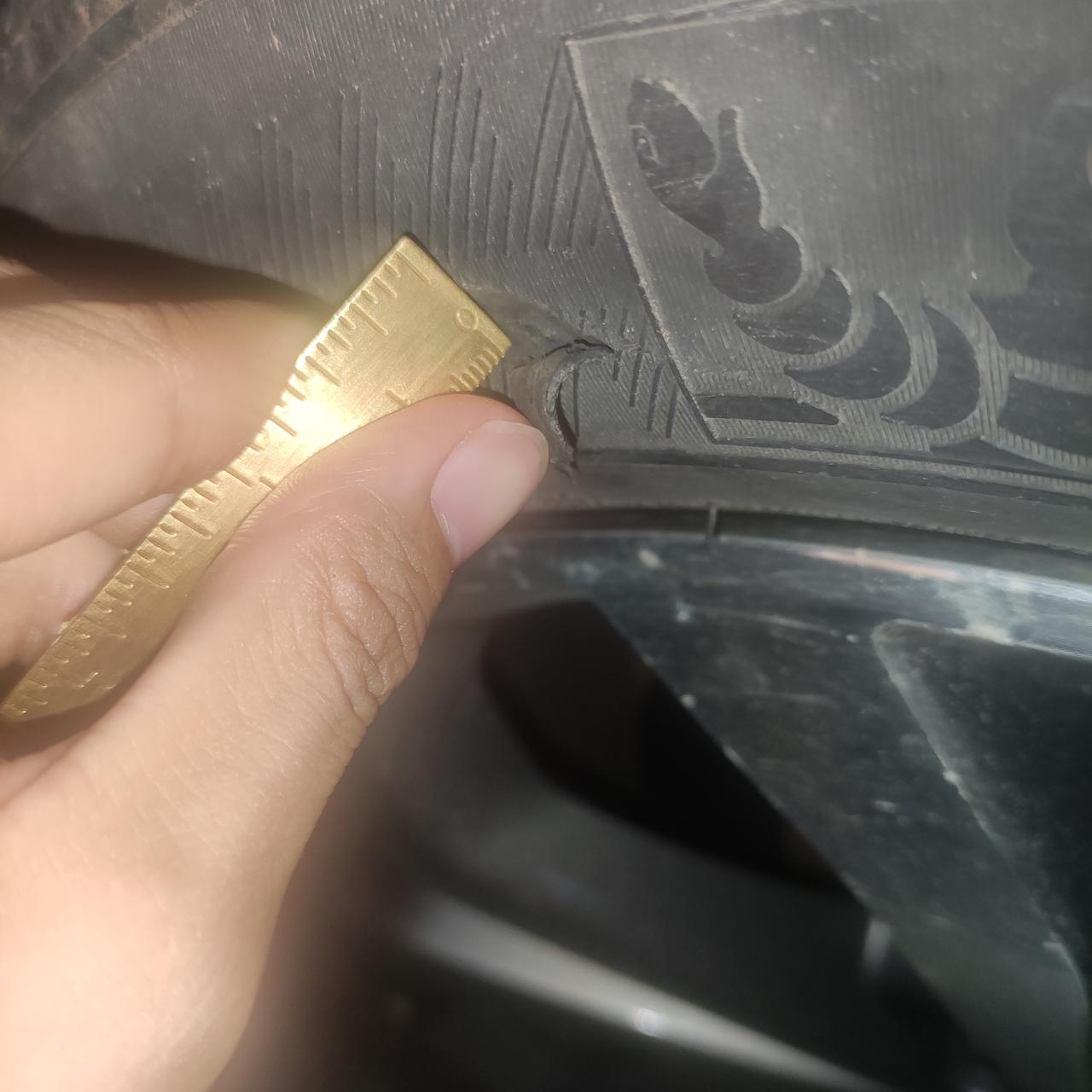 宝马5系 轮胎侧面挨刮，深度2毫米左右，请问有必要换吗