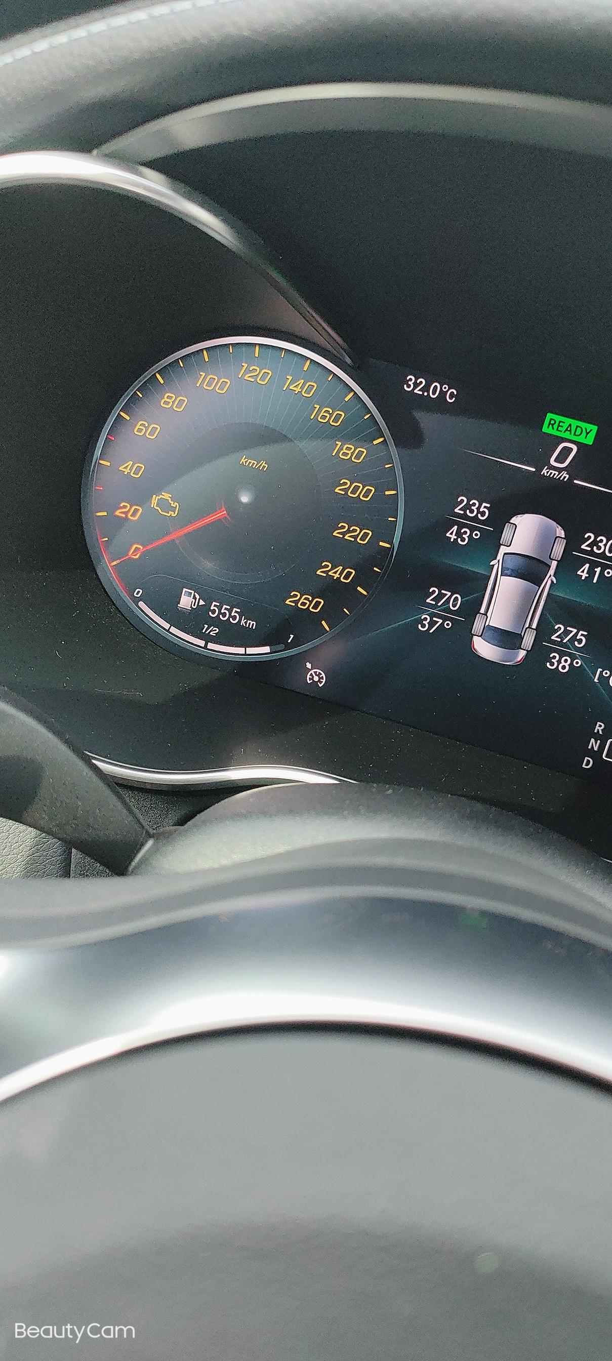 奔驰C级 刚刚提了新车，才跑几十公里。然后故障灯就亮了。而且还抖动。4s查不出问题。零件都换了几个。现在还是这样子。要求