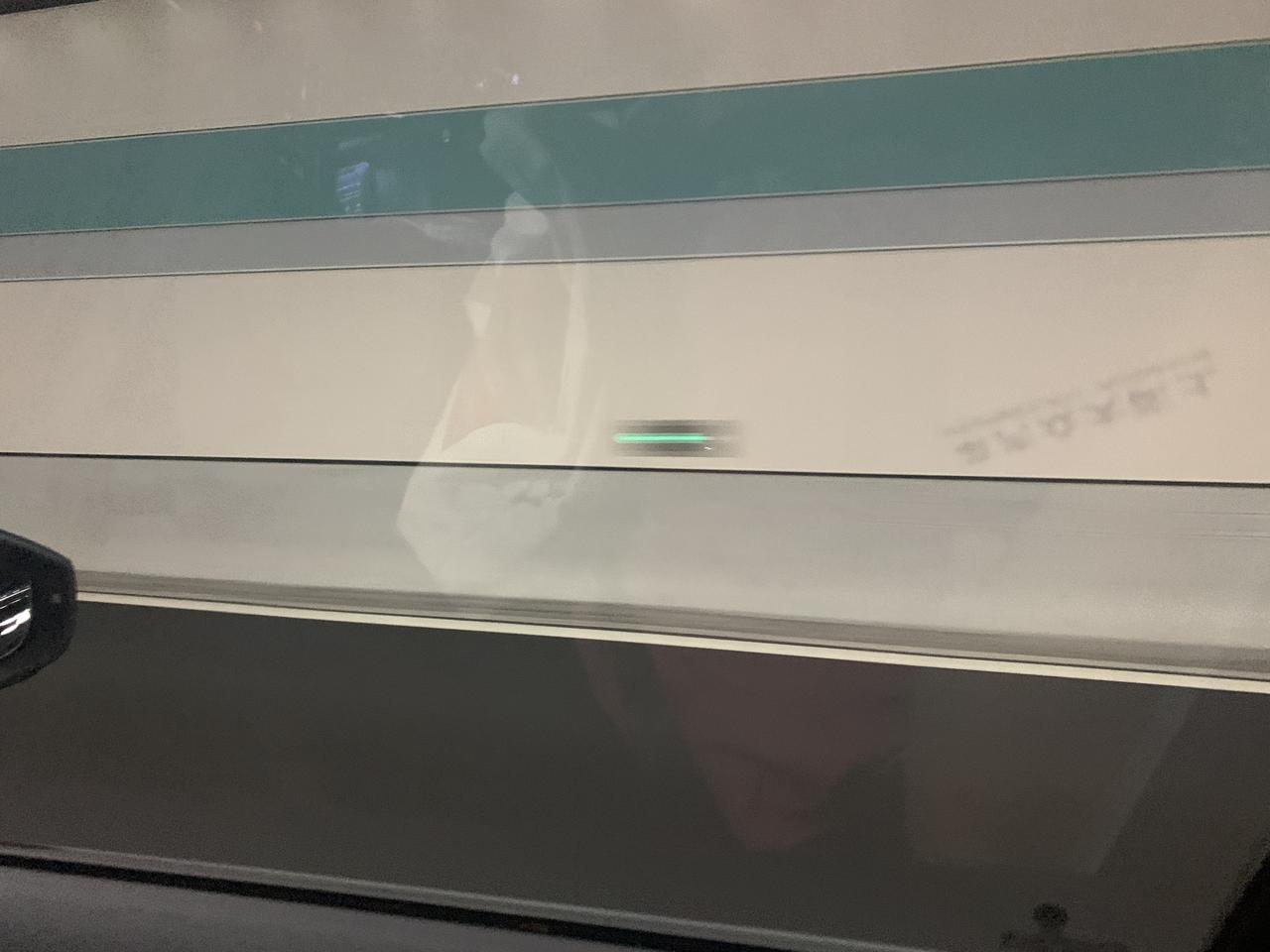 大众帕萨特 窗膜上的LOGO怎么去除呢？