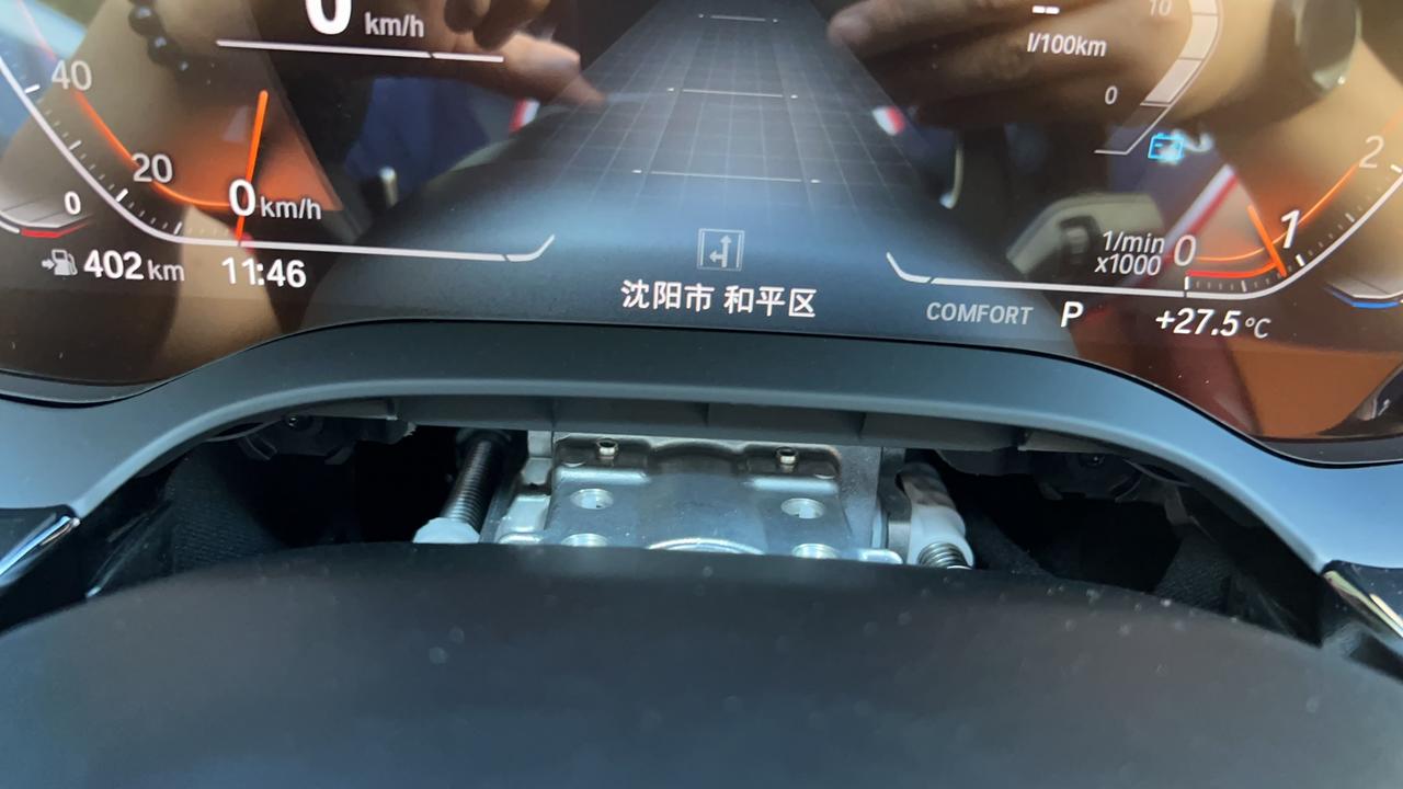 宝马5系 2022年7月7日新买的530x drive，1800公里8月20日开车中听见方向盘下面“咔”的一声，当时没在