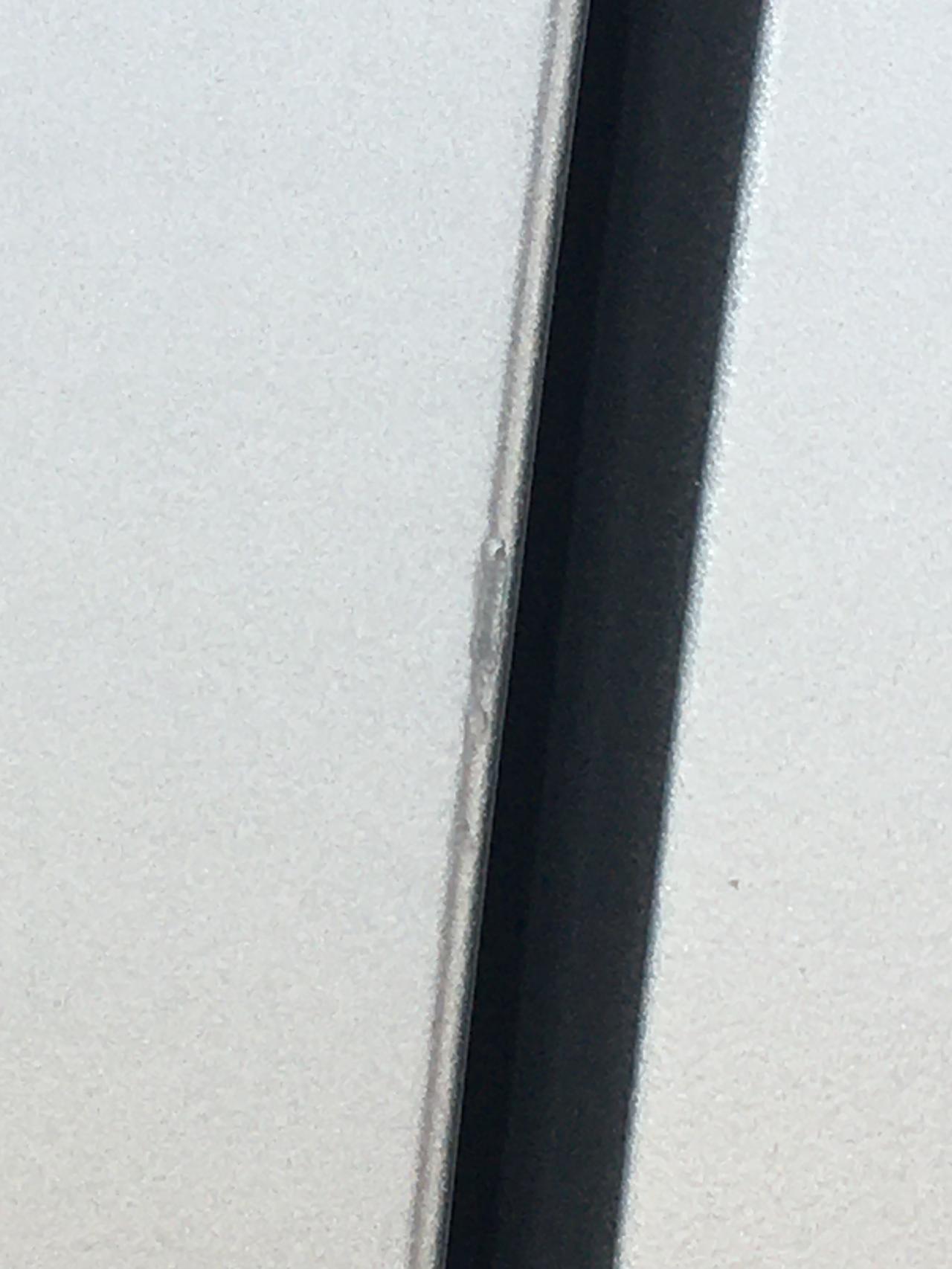 丰田卡罗拉 开车门磕了一下，有点掉漆，很小的，会生锈吗，要补漆吗？