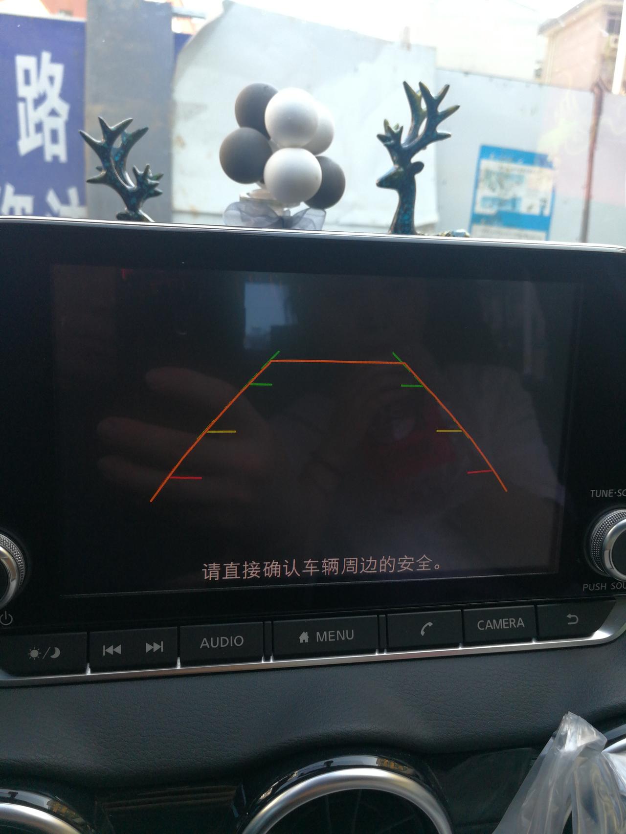 14代轩逸挂到R挡倒车影像是黑屏是怎么回事？