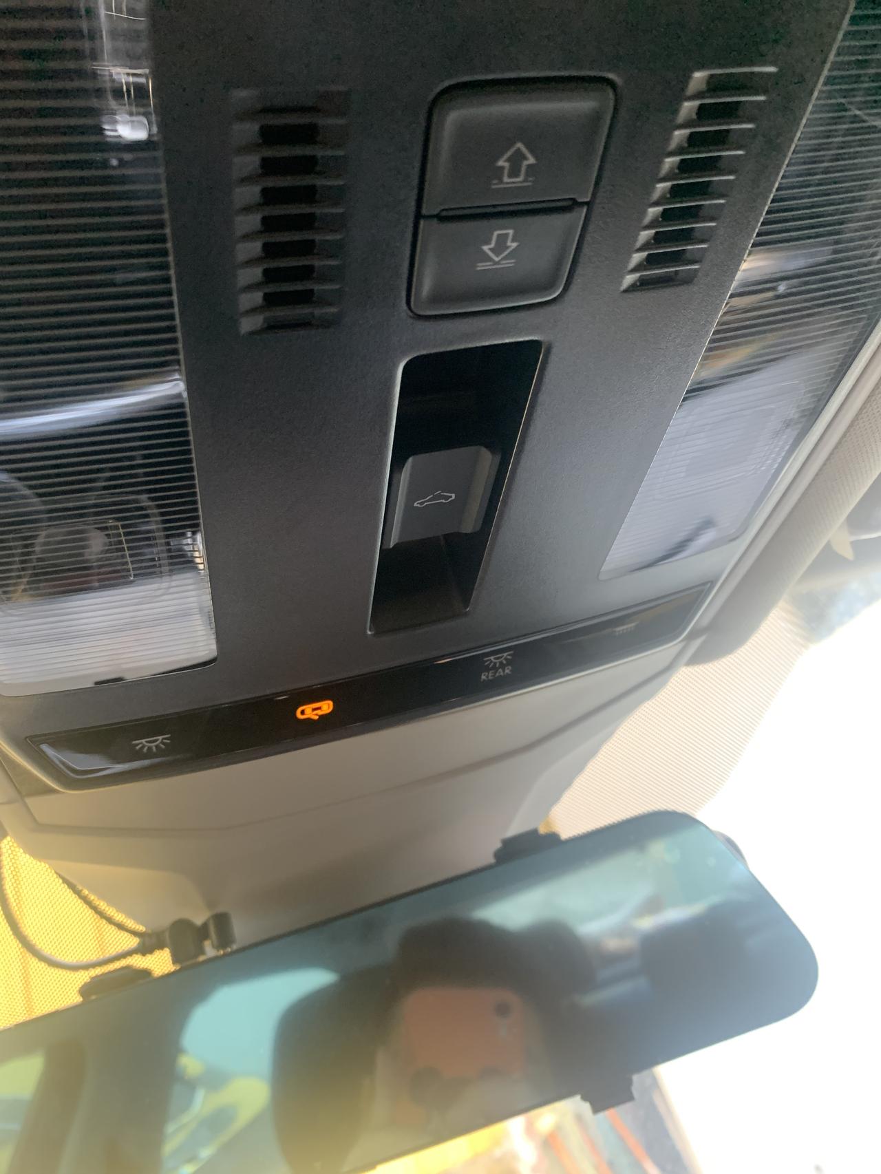 大众帕萨特 这个灯就是这样亮着吗？