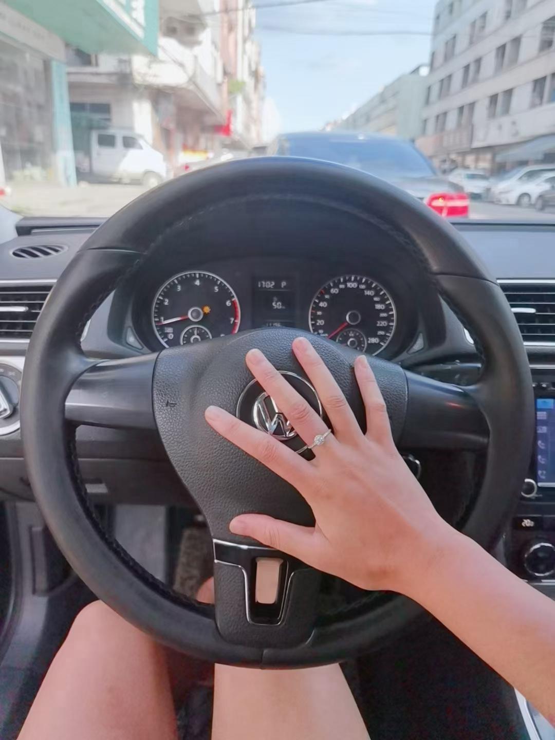 这款帕萨特是什么版本的，尊荣版还是御尊版能看出来吗？我