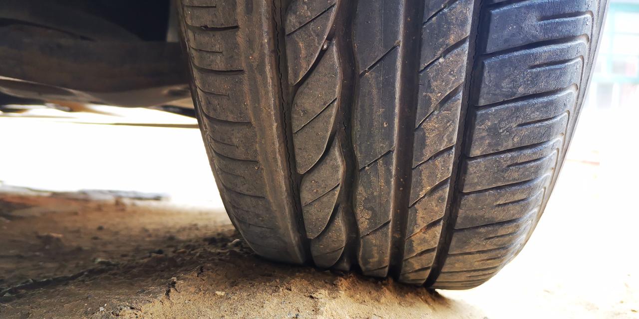 丰田卡罗拉 三年新车。不到两万公里。需要更换轮胎吗