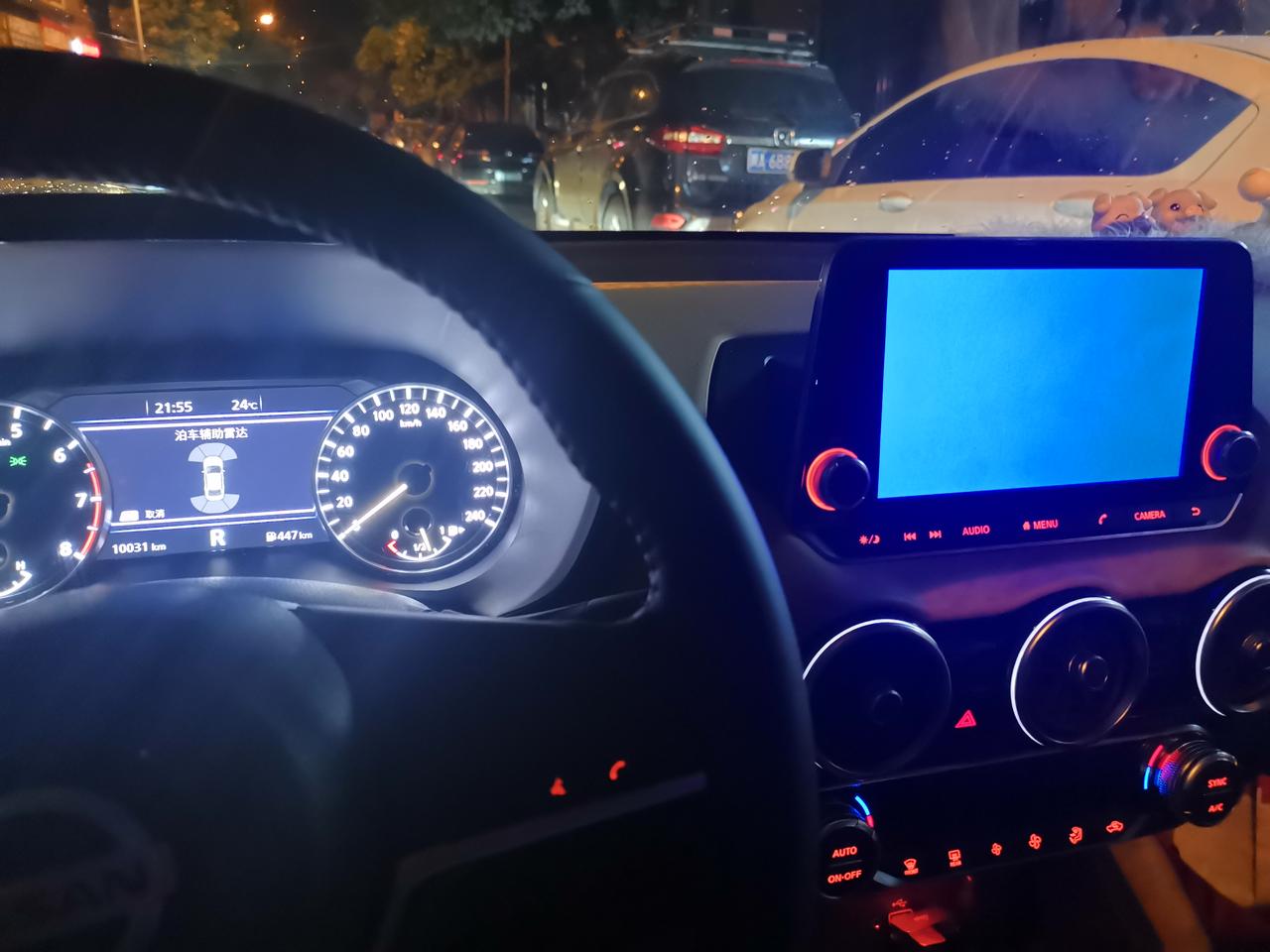 日产轩逸 真的无语 这个车   车门异响  新车三个月中控倒车蓝屏    上次去保养4s店就说系统升级了一下  具体根源