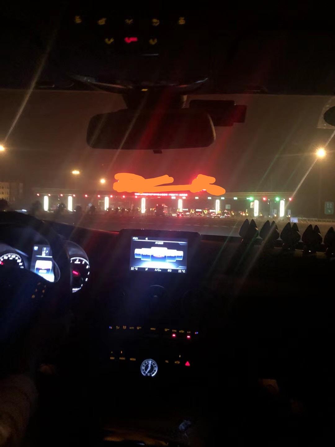 奔驰C级 各位大神这中控看一下是那款车子呀