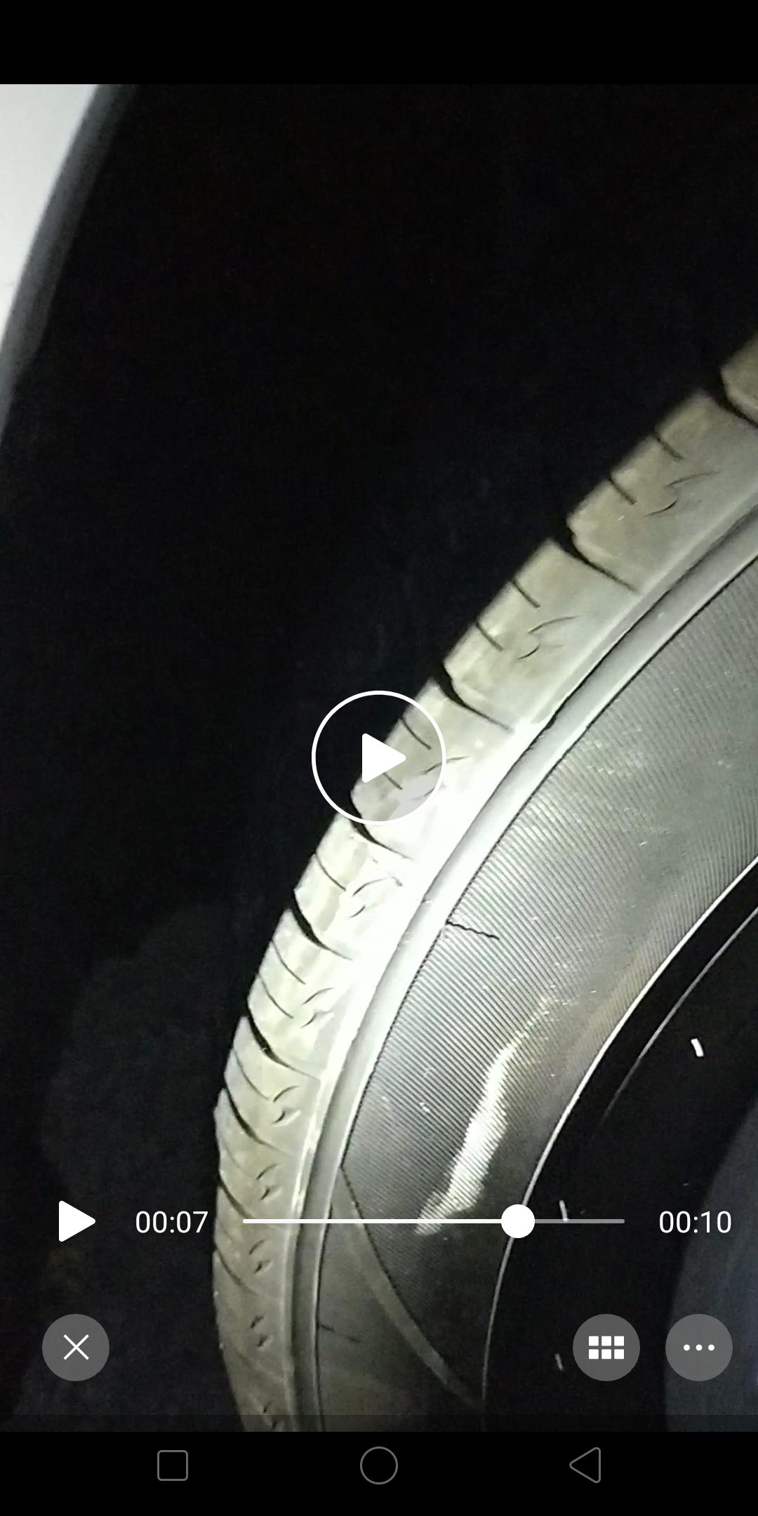 哈弗H6 各位大佬看一下，这是昨晚拍的，这是裂纹吗？今早找了好长时间都没看到在哪里？