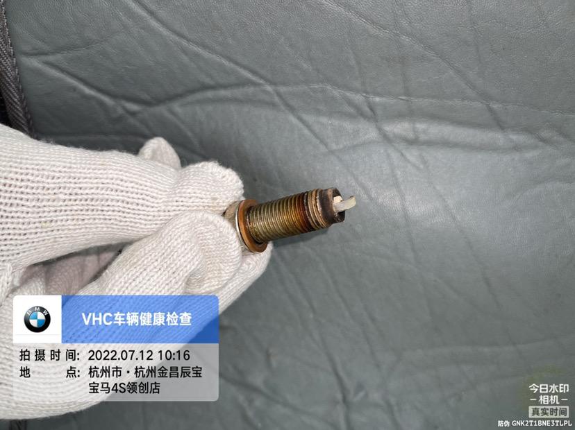宝马5系 2万公里保养，这样的火花塞是烧还是不烧哦？21年10月的530