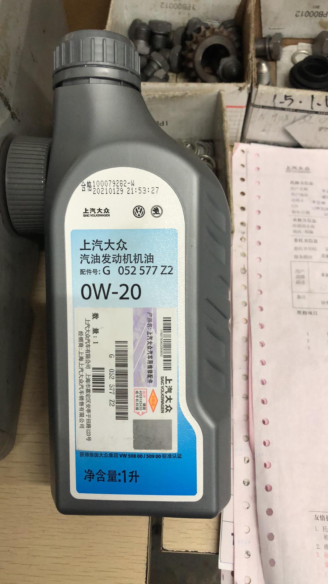 20款帕萨特原厂机油能跑多少公里首保换的是这种机油，是矿物油还是半合成的吗？有没有必要换全合成油？这种灰瓶的一般跑多久要