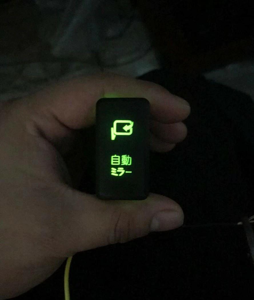 卡罗拉加装的折叠镜，有人知道折叠镜的按键开关4根线分别是什么吗