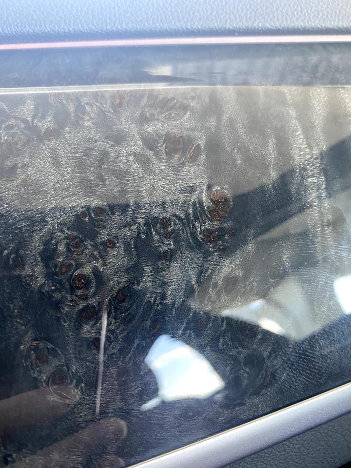 宝马5系 销售和我说这是木纹？   我都懵了 真是这样吗