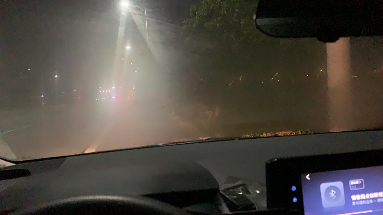 丰田卡罗拉 21款1.2t先锋前挡风玻璃和主副驾两边的玻璃除雾最正确怎么按
