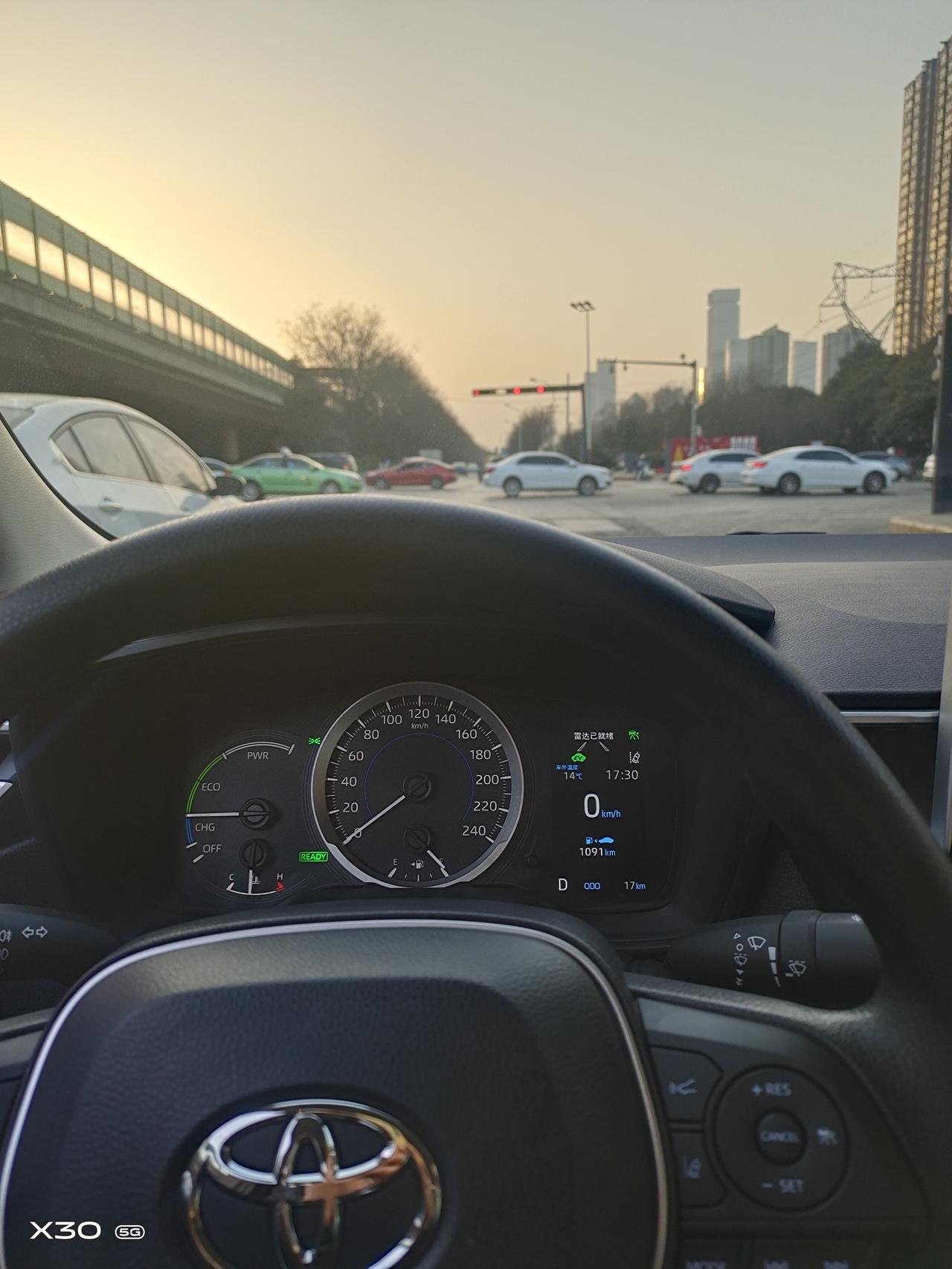 谁知道卡罗拉怎么查看胎压大小呀，老感觉左边胎压有点不足