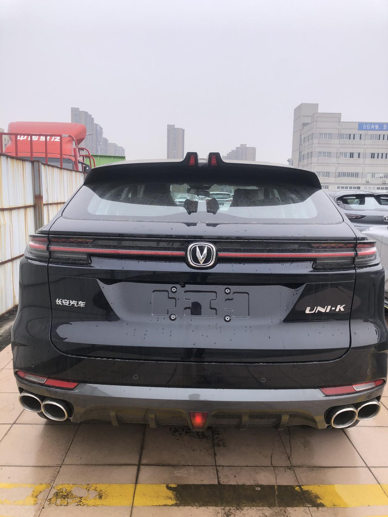 长安UNI-K 兄弟们，有豪华版车型自己加装后雨刷的没，小弟无知想了解一下