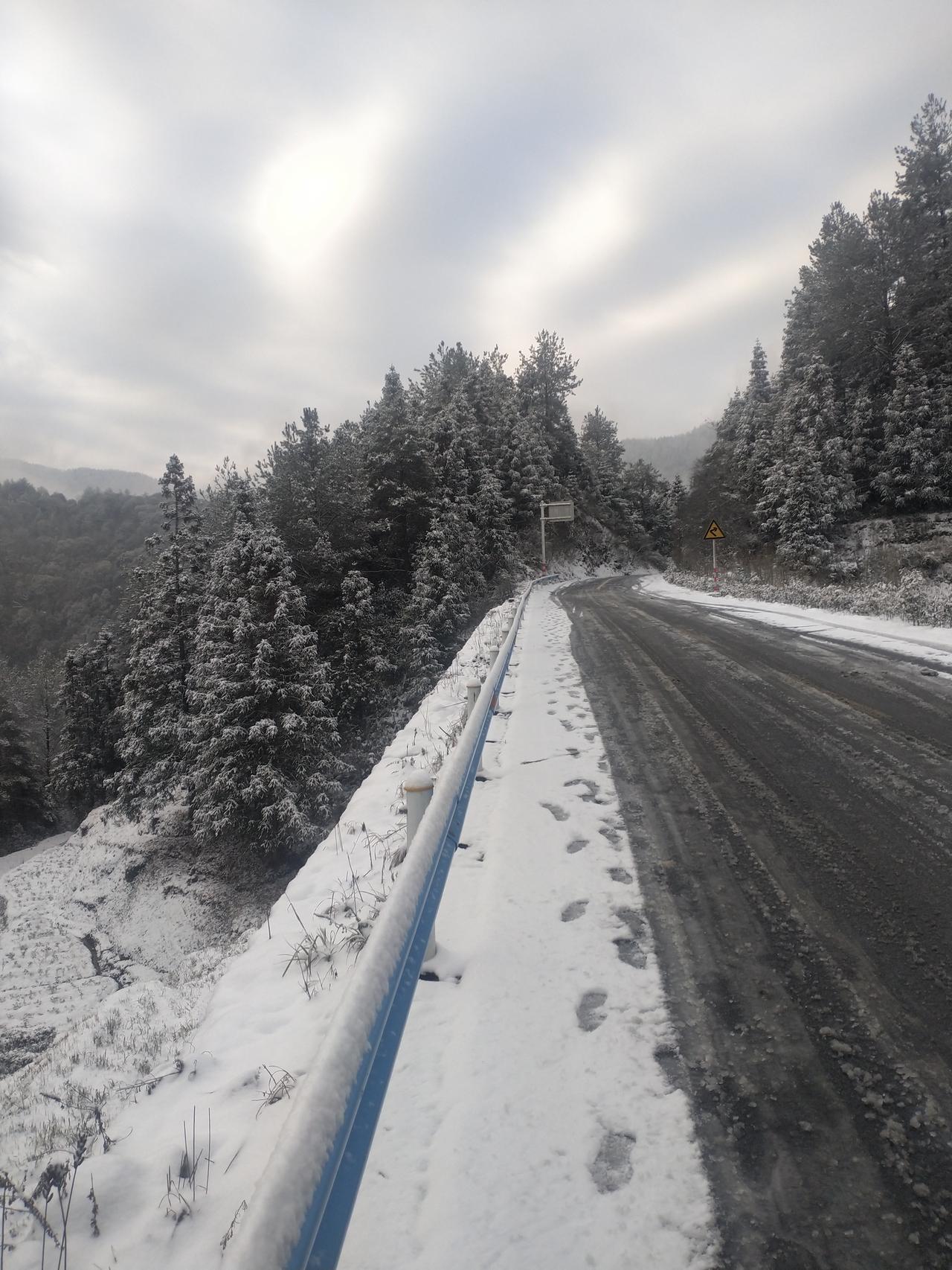 本田凌派 你们有没有试过冰雪道路爬坡是一种什么样的体验