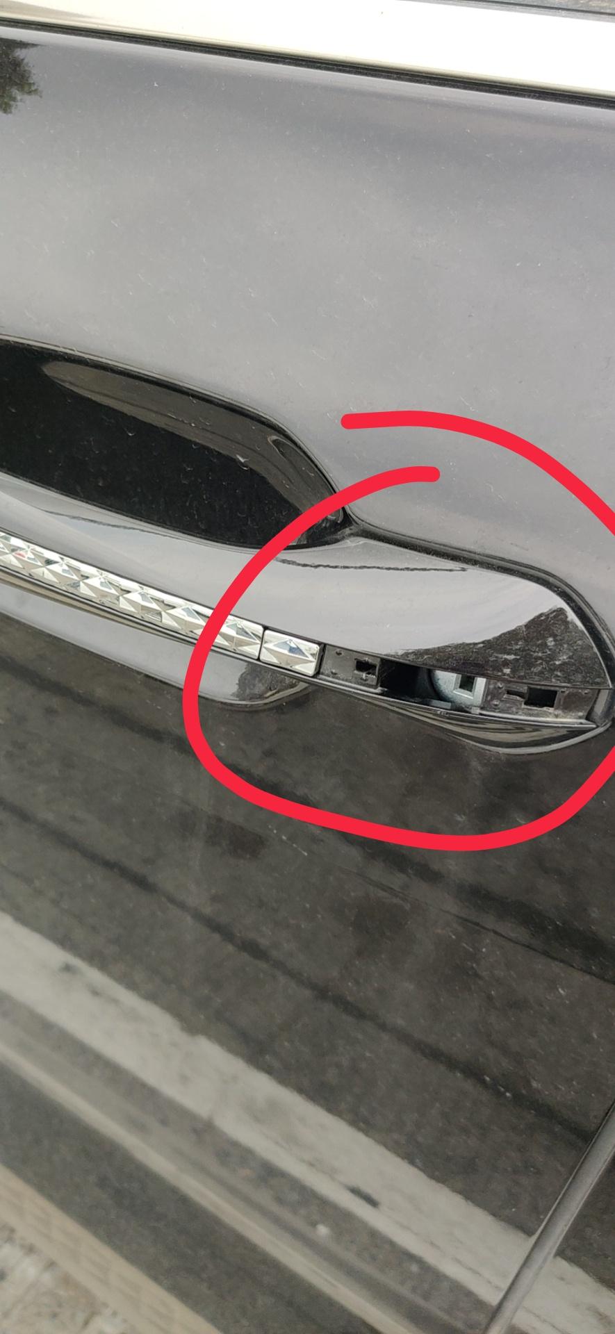 现代库斯途 跑了趟高速覆盖件没了，新车2000公里，这玩意4s店能给免费换嘛还有，大家的库斯图高速90公里以上速度，主驾
