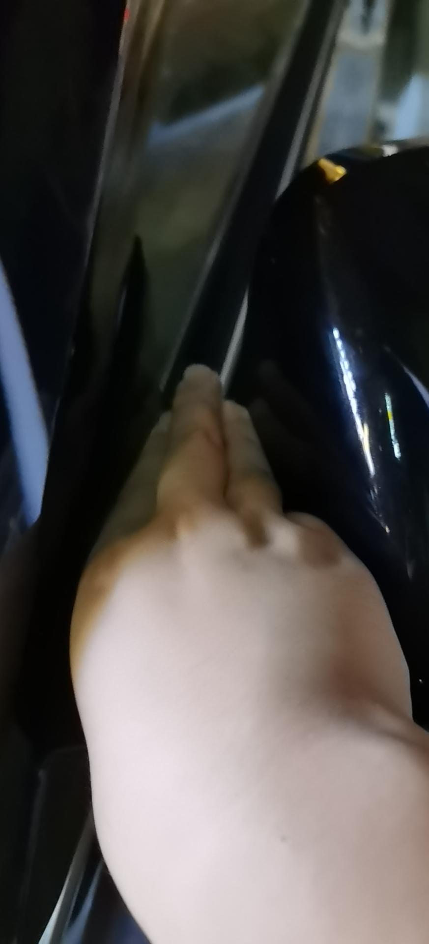 东风风神皓极 大家锁车后左右后视镜会出现缩紧程度不一样的问题吗？主驾驶后视镜比副驾多了一个手指的空隙