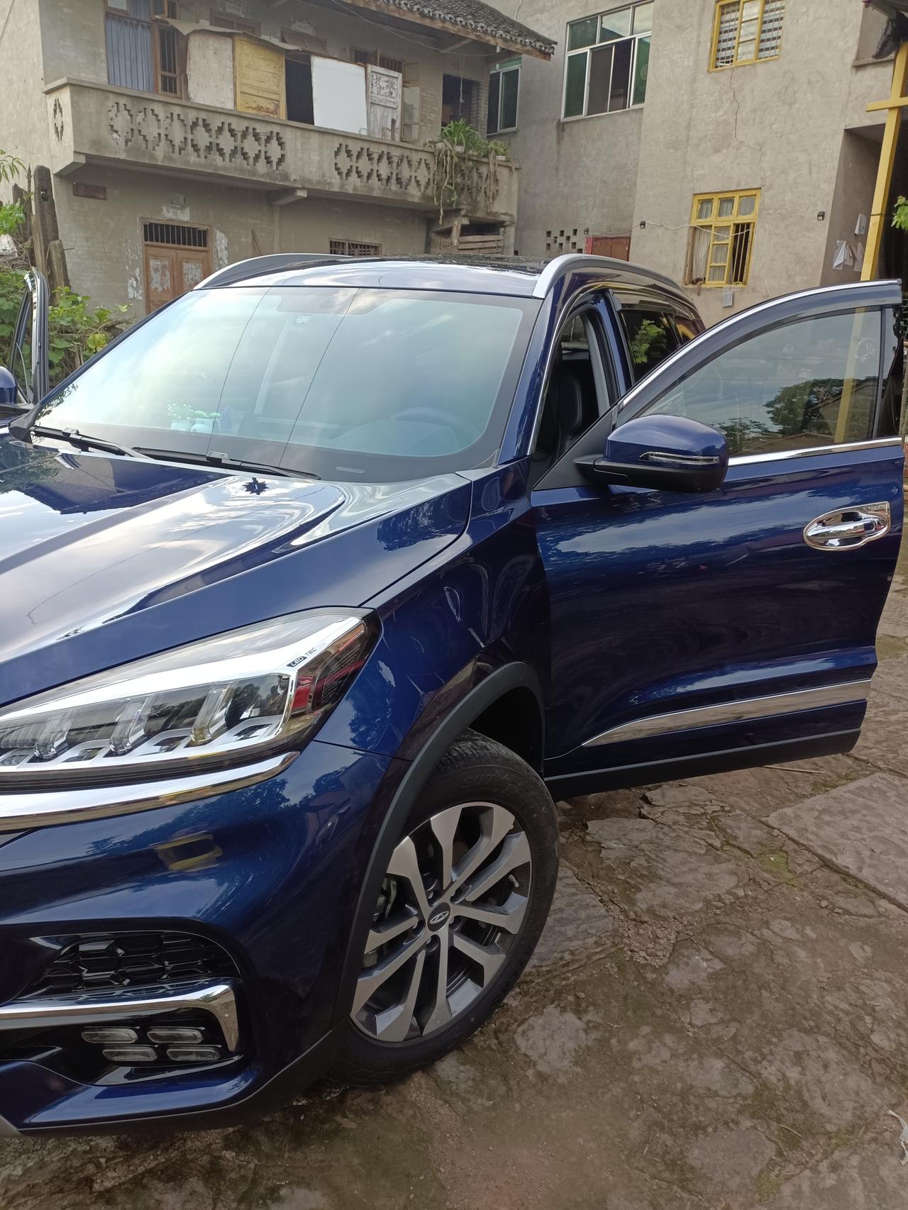 奇瑞瑞虎8 多久洗一次车，大哥些？回乡下洗车，自己打蜡抛光 他不香吗？就是有点费时间，花了3个小时才搞归一，水不要钱，蜡