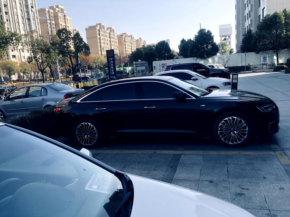 奥迪A6L PHEV 一年的车还能卖多少 想换车