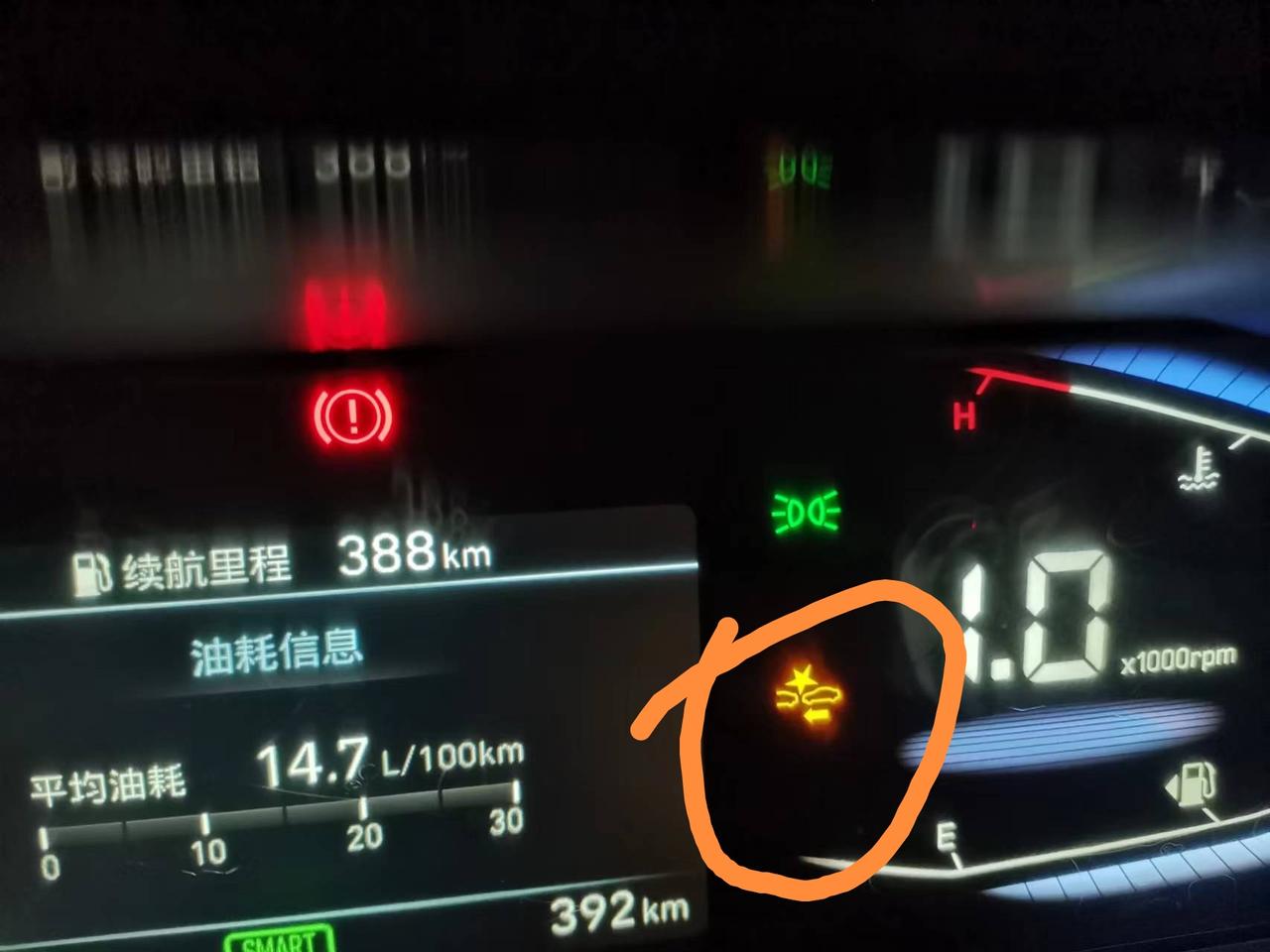 现代库斯途 兄弟们，圈里的标志，白话帮我解释解释，什么情况，说明书我也看了，没看明白！在线等