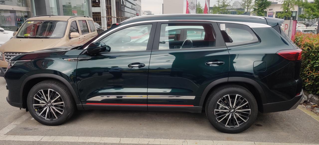 奇瑞瑞虎8 PRO 各位大哥们，小白第一次买车，去店里问1.6浩瀚5座14.4w，各位大哥觉得价格怎么样，求解答