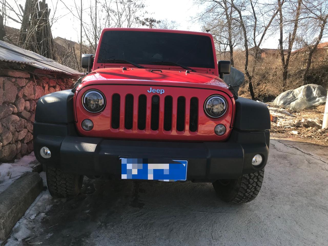 Jeep牧马人 JK有没有什么好的大灯推荐啊？原装卤素的不好看，淘宝买的好看是好看，亮度不行。有没有朋友能推荐几款类似造