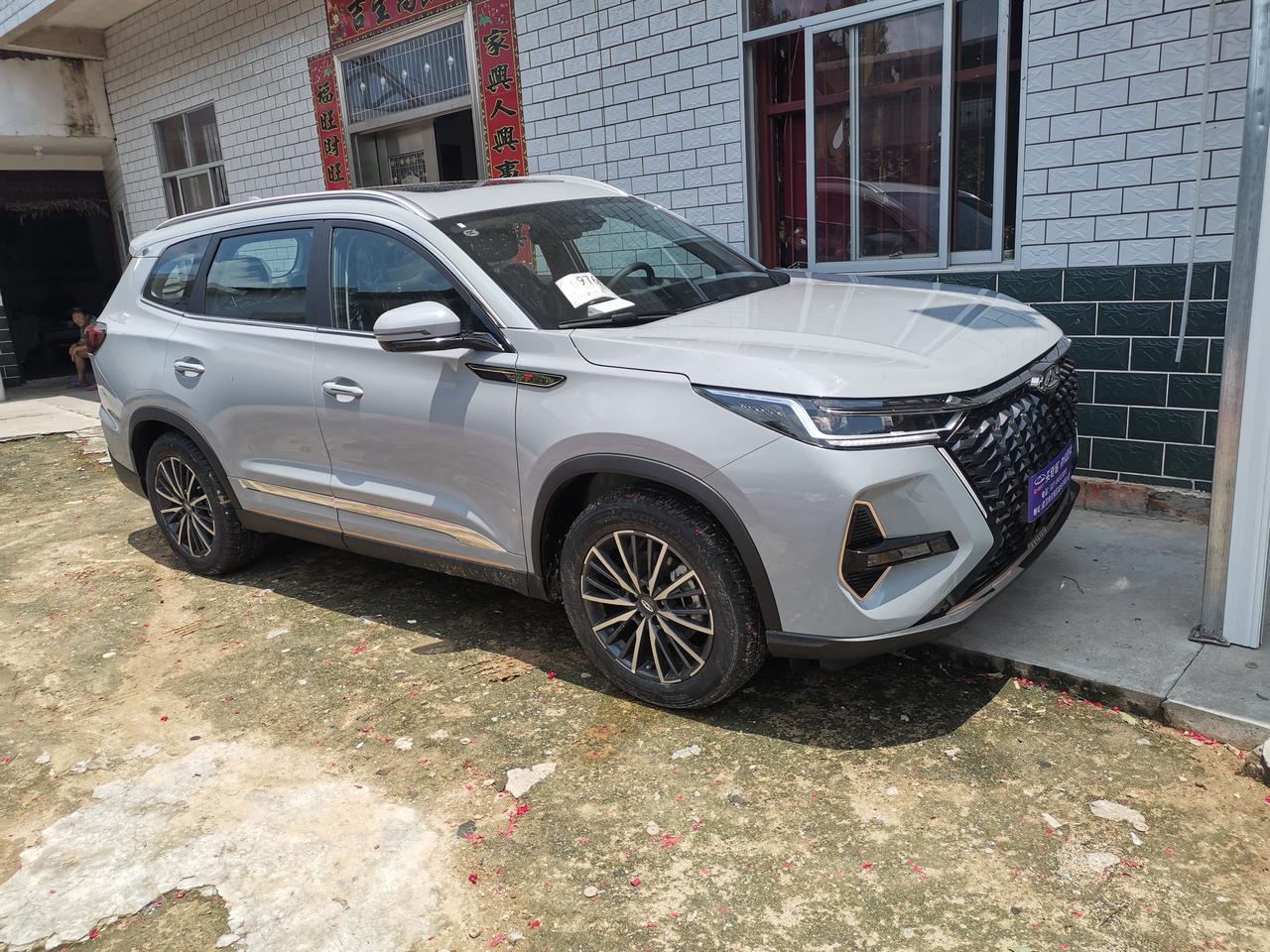 奇瑞瑞虎8 PRO 奇瑞瑞虎8 pro 1.6T 浩瀚版的感应式尾门，可以用脚扫过车底，自动开启尾门吗？我自己试过，只有