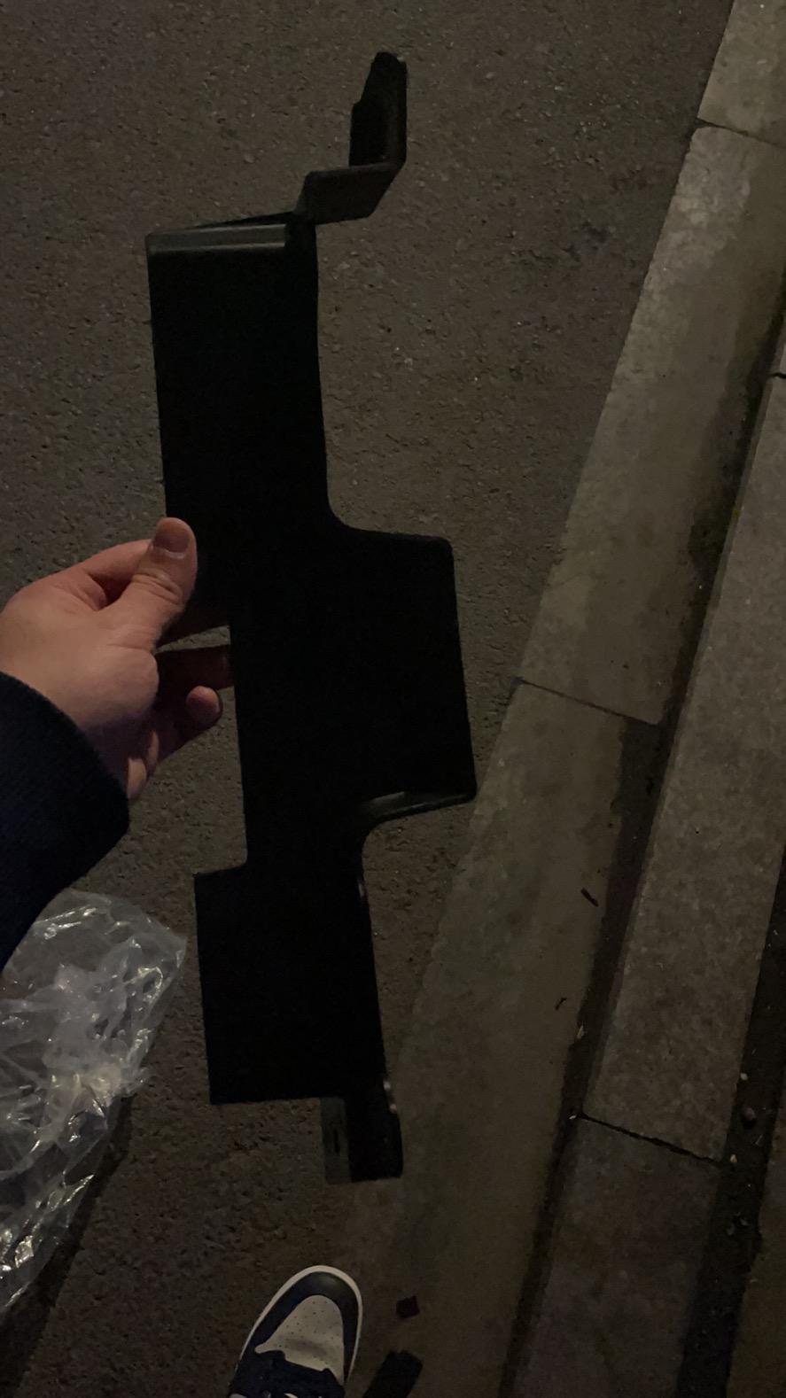 丰田赛那 后备箱里这两个东西是干啥用的啊