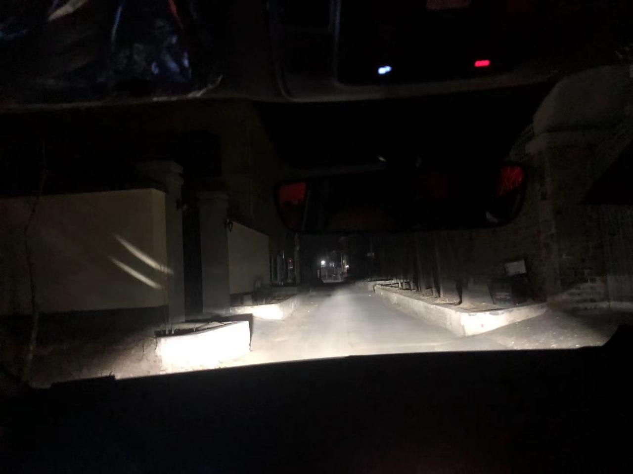 现代库斯途 库斯图大灯太散，左侧大灯有两道白光，各位车友有这个情况吗？