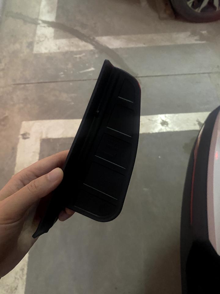 沃尔沃XC40 买车的时候，在后备箱放着。想问一下，这个是干嘛用的？