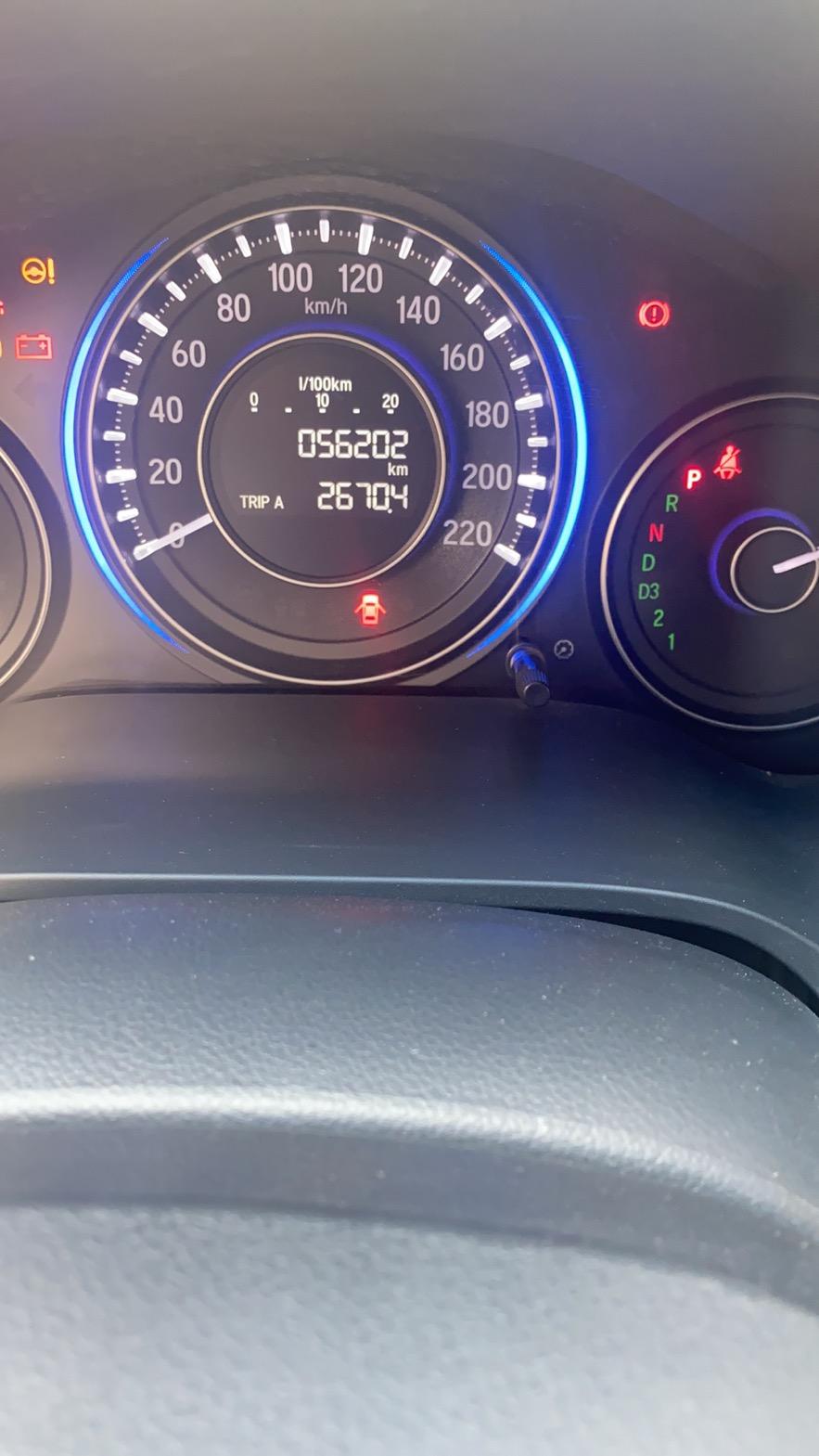 14年上牌凌派自动旗舰型顶配目前跑了5.6Wkm。内饰完好。外观白色 无事故。现在值多少