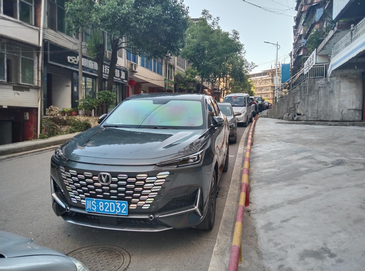 长安UNI-K 伙计们卓越版 k后视镜加热怎么开用，小安说没这服务，你们的卓越有后视镜加热吗？官方资料上有后视镜加热这项