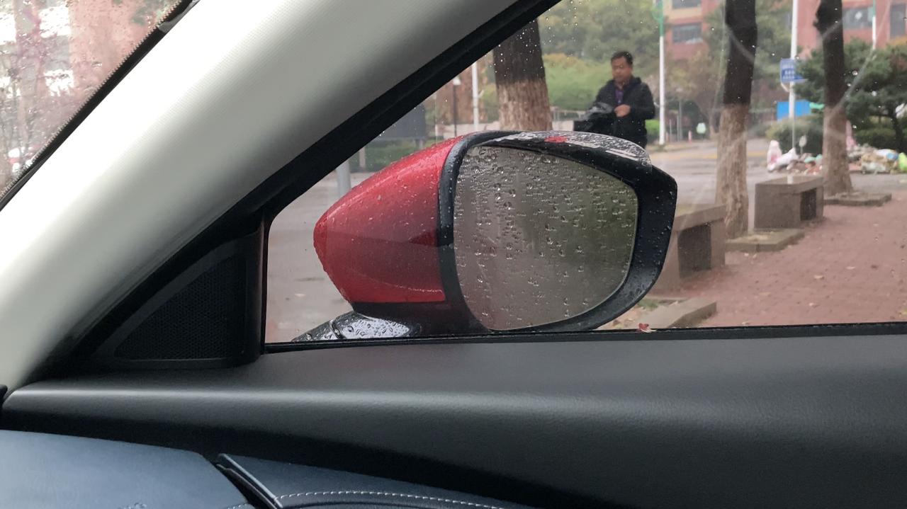 马自达CX-30 30尚悦后视镜起雾咋办，只能去加装加热吗。