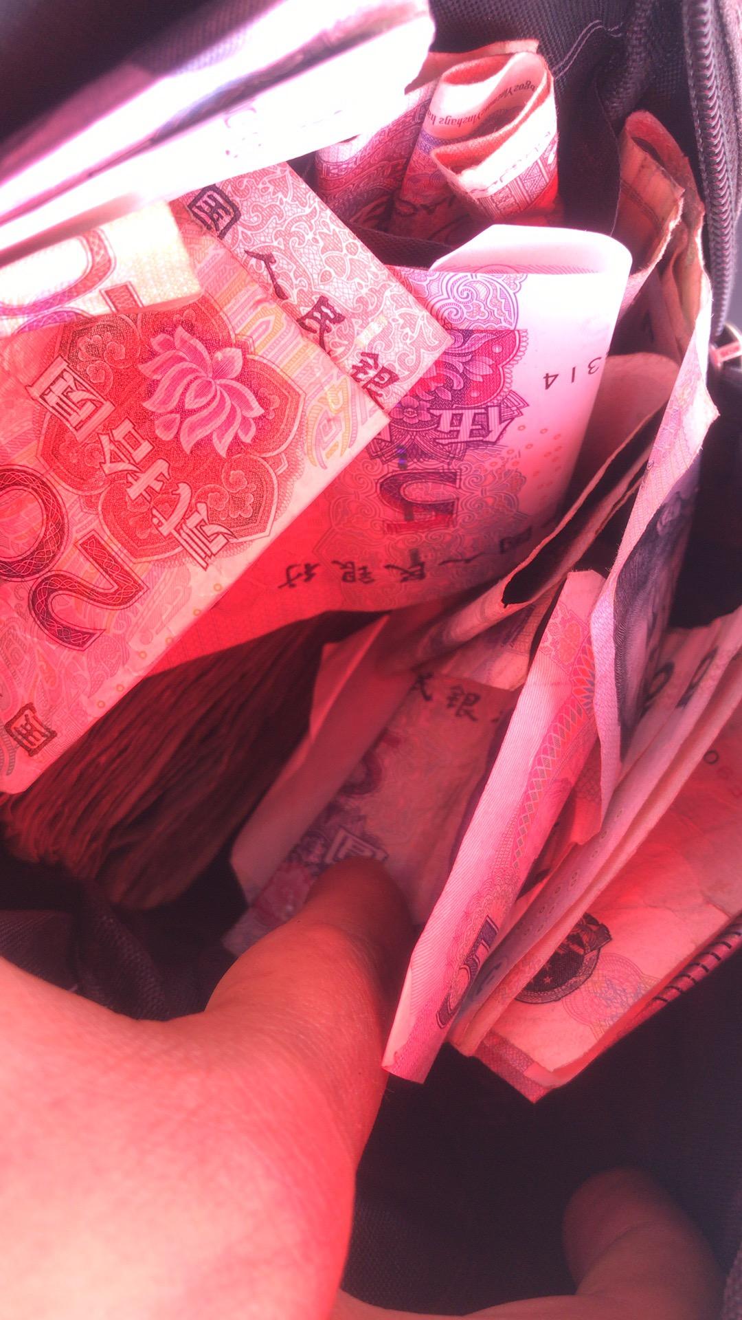 奇瑞瑞虎8 准备提车了，虎八，想要黑色，觉得大气点。你们觉得什么颜色好看，带图来，我看看