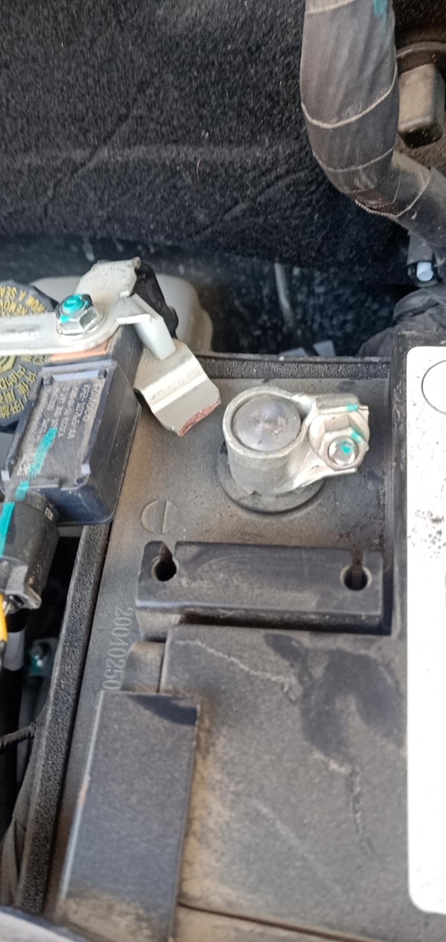 我的领界s铂领7100电瓶负极接头正在行驶 断了 ，如果在高速行驶会不会发生危险