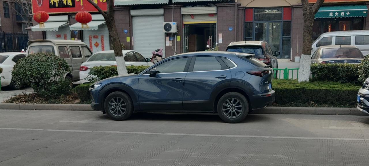 马自达CX-30 请问大家这是晶钻蓝还是极境灰？？？