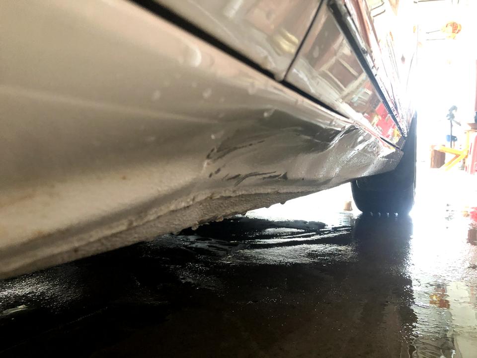 福特福睿斯 兄弟们 我该怎么办  才半个月的新车 红带子都没拆