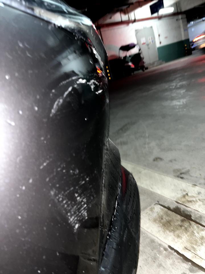 马自达CX-30 提车两天车库一血各位帮忙看看补漆大概花费多少，有没有必要补。大灯镀铬也戳掉一点，连接处卡扣被我一拳锤进