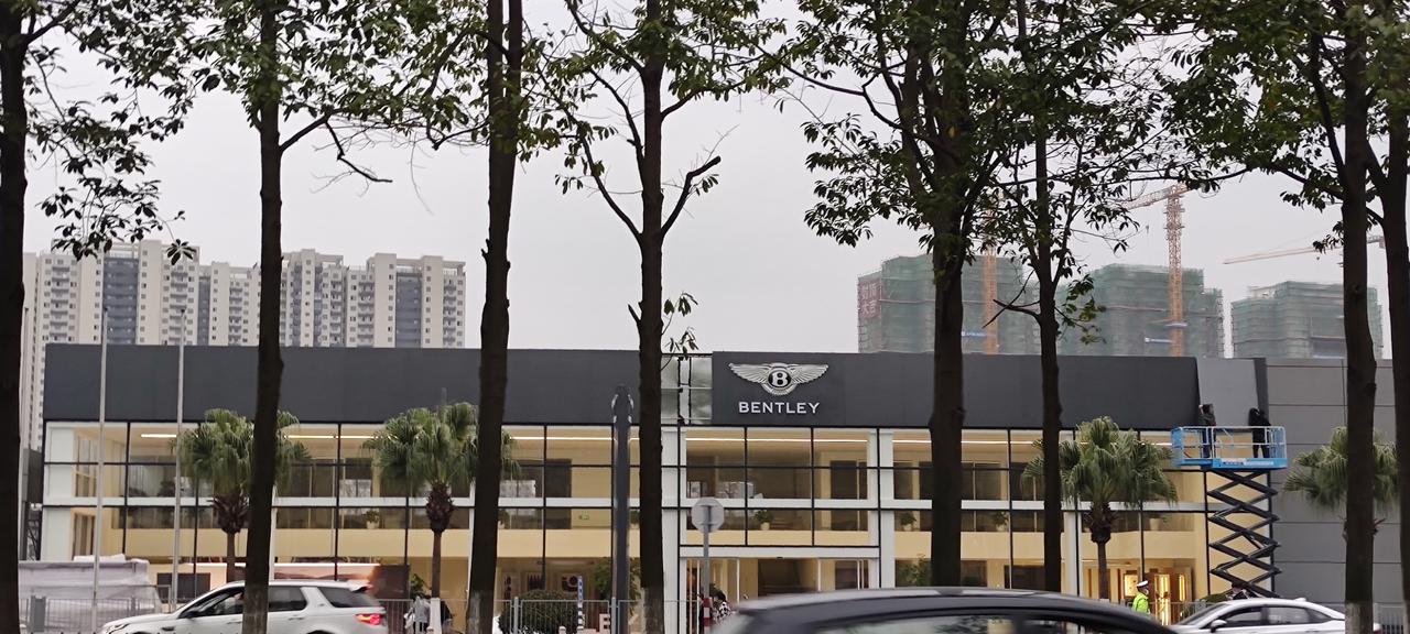 奥迪RS 7 为啥我打电话问4s店要160万的rs7他们不卖我呢？