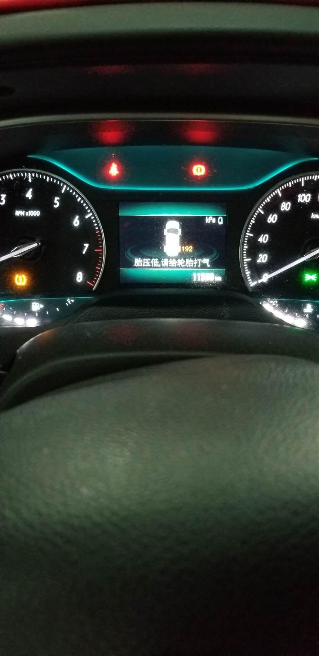 别克英朗 打气过后还是亮的，正常吗，